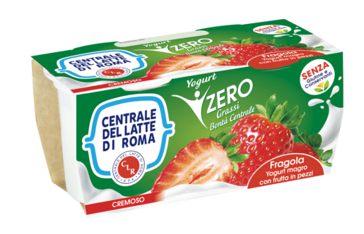 Yogurt cremoso magro alla fragola con frutta in pezzi Centrale Del Latte Di Roma